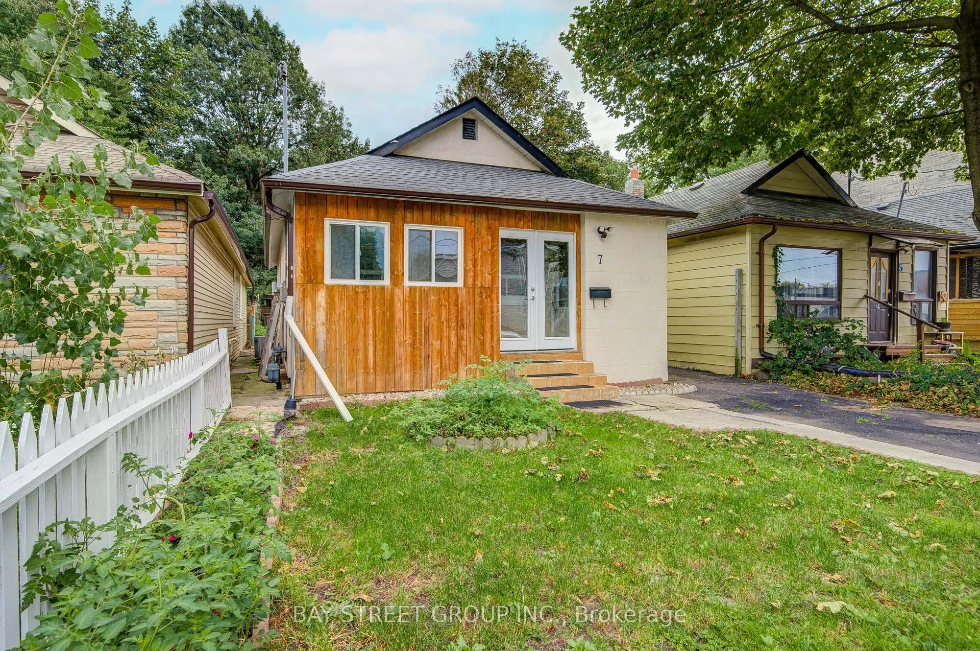 7 Emmott Avenue
