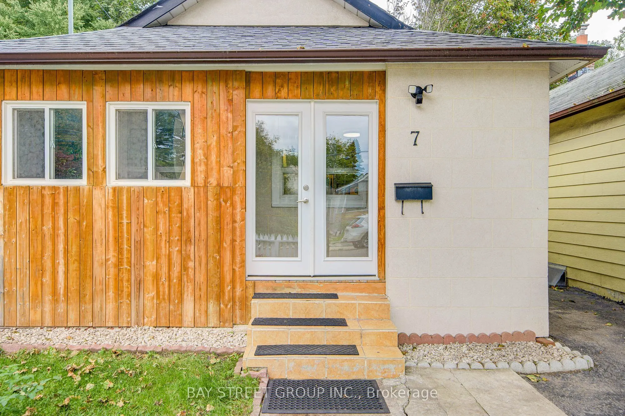 7 Emmott Avenue