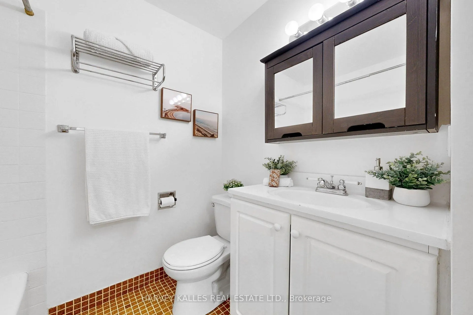123 Woodbine Avenue #315