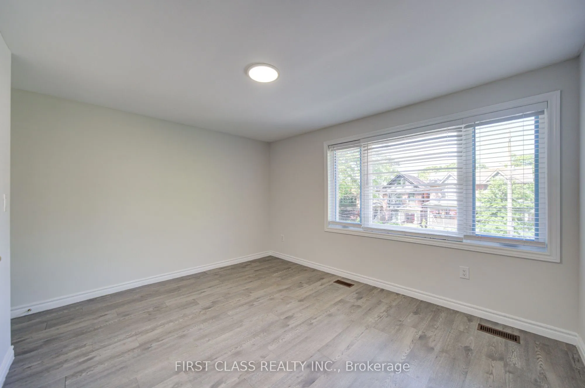 427 Leslie Street