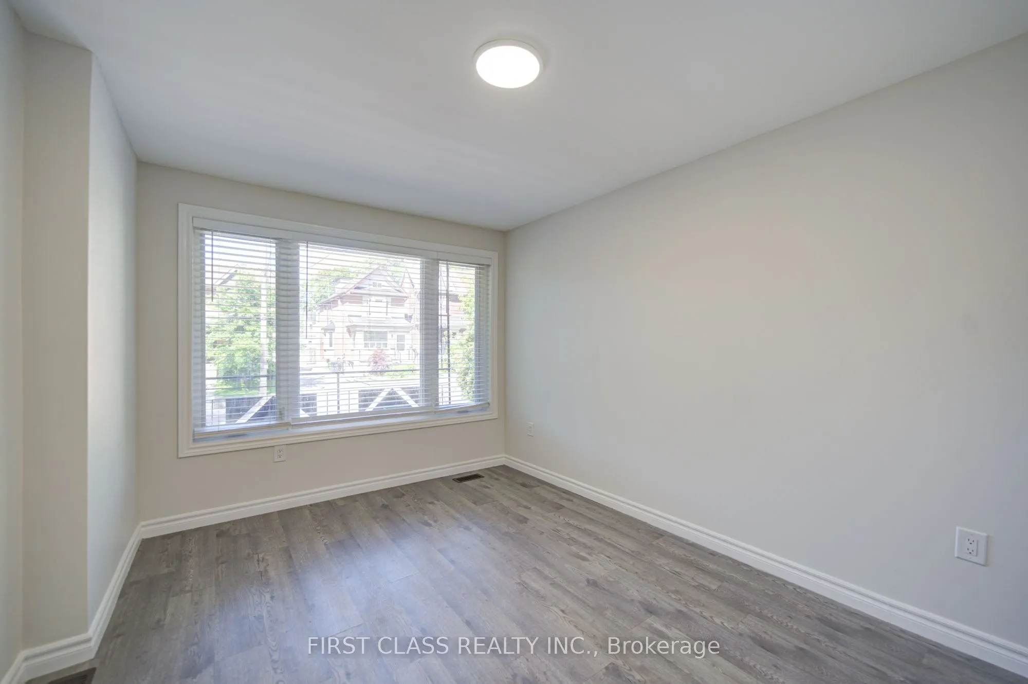 427 Leslie Street