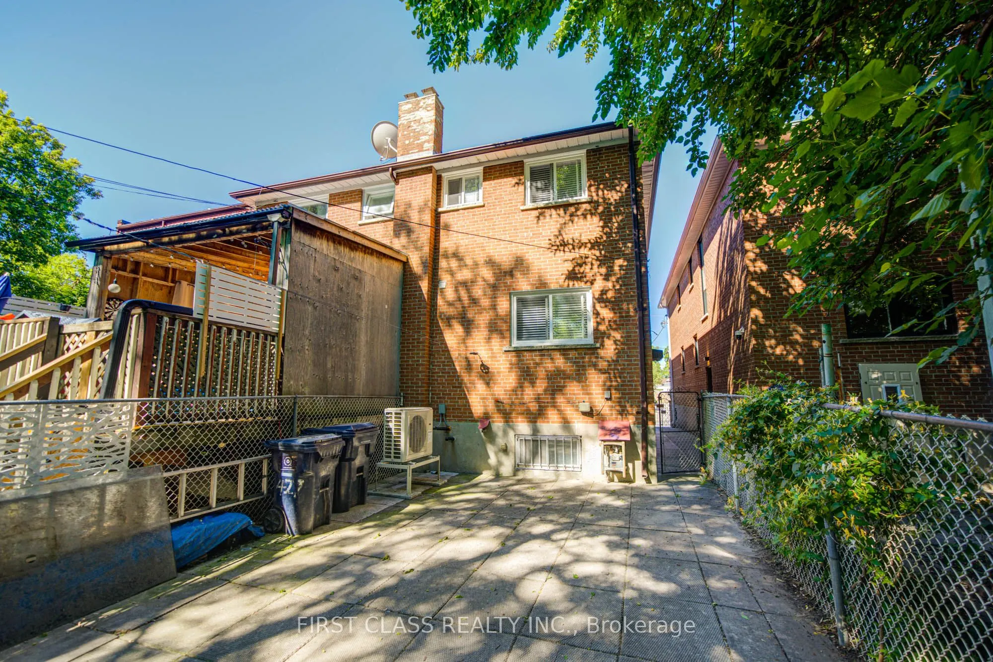 427 Leslie Street