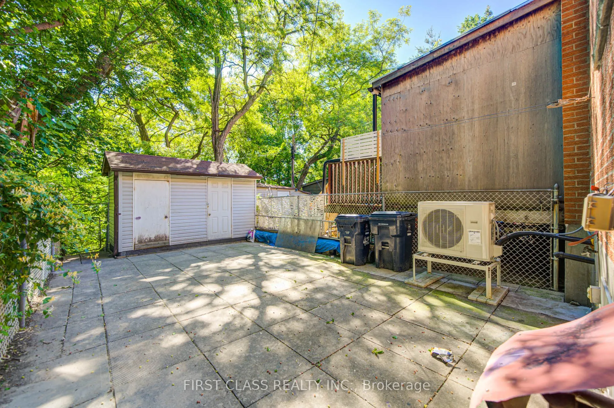 427 Leslie Street