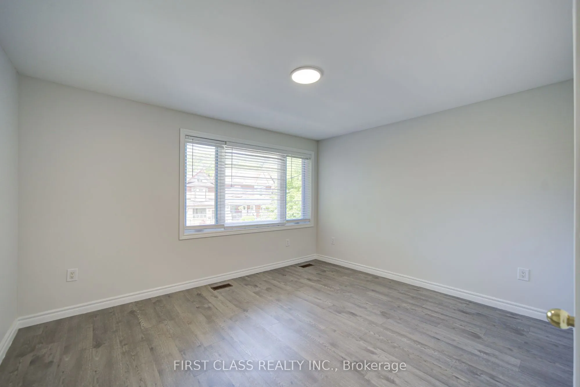 427 Leslie Street