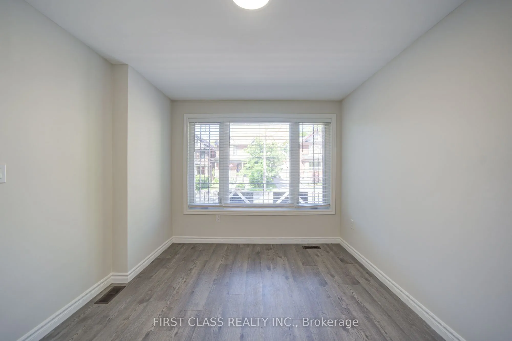 427 Leslie Street