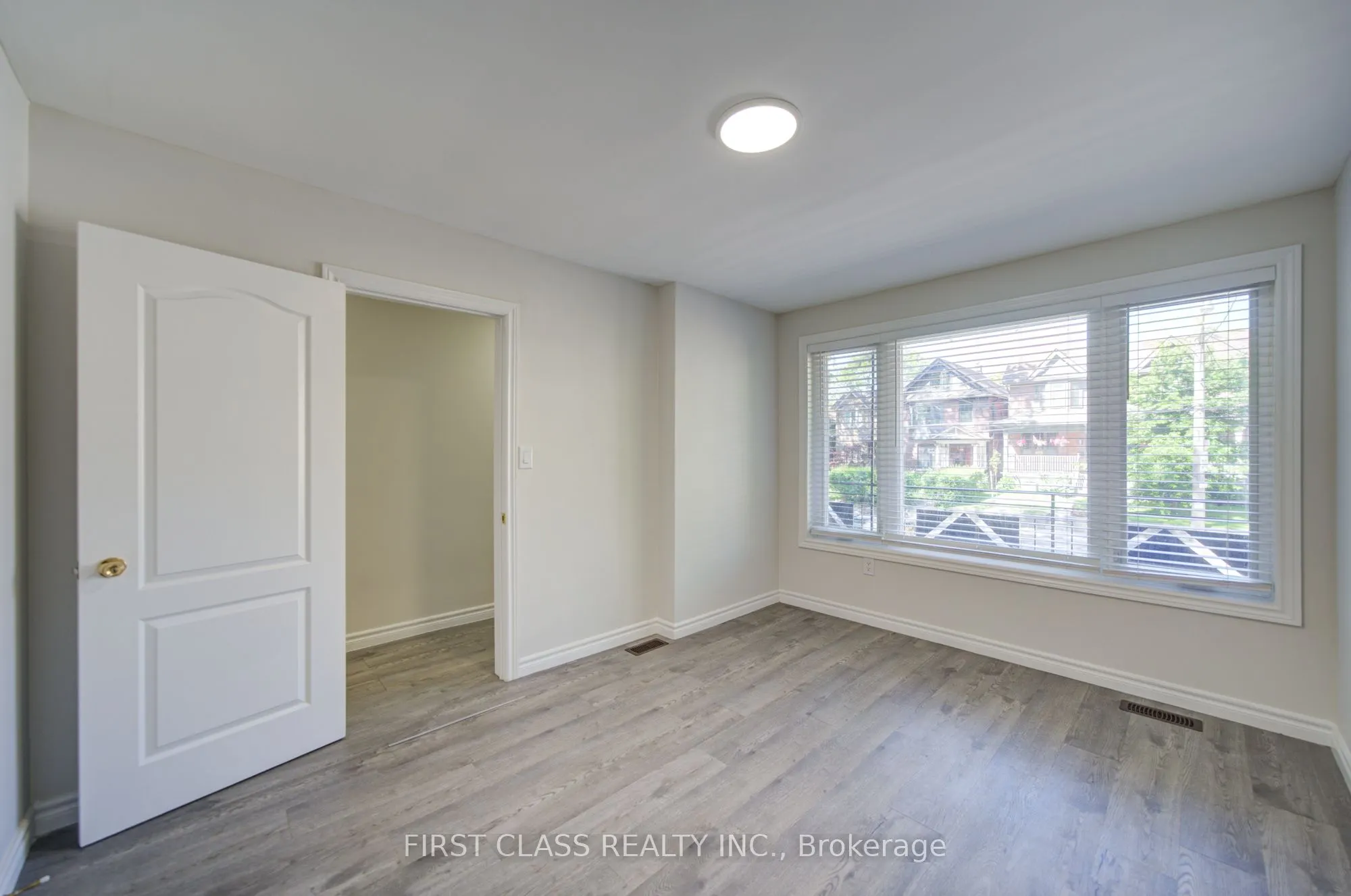 427 Leslie Street