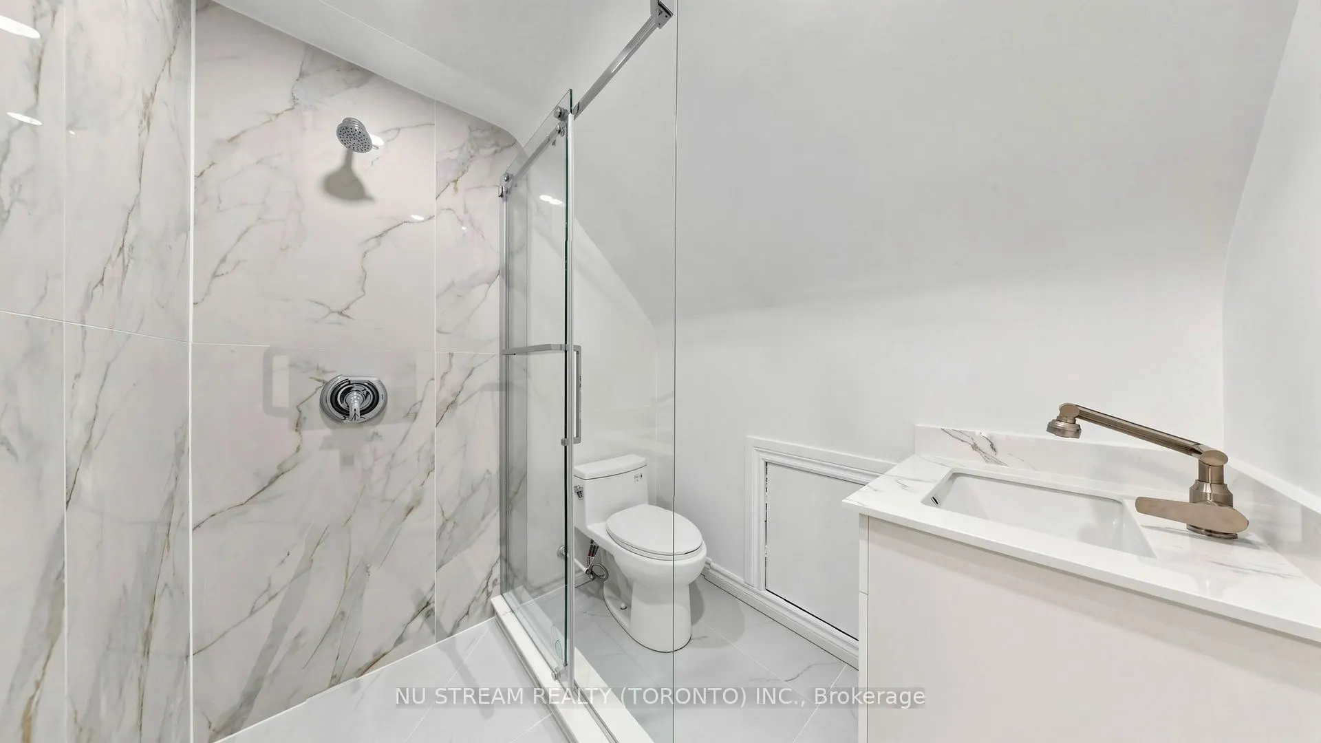 226 Oakridge Drive