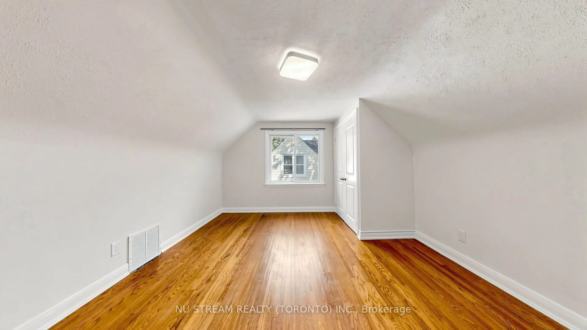 226 Oakridge Drive