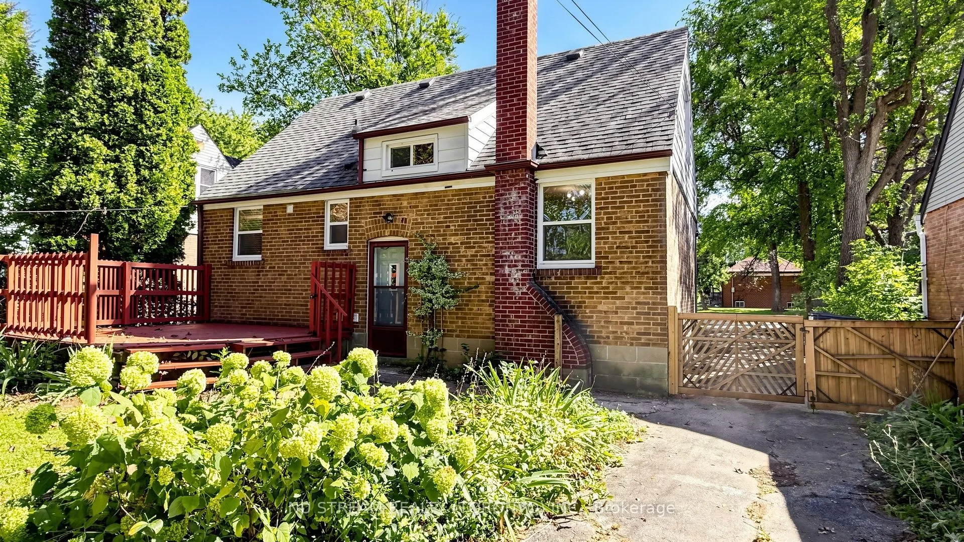 226 Oakridge Drive