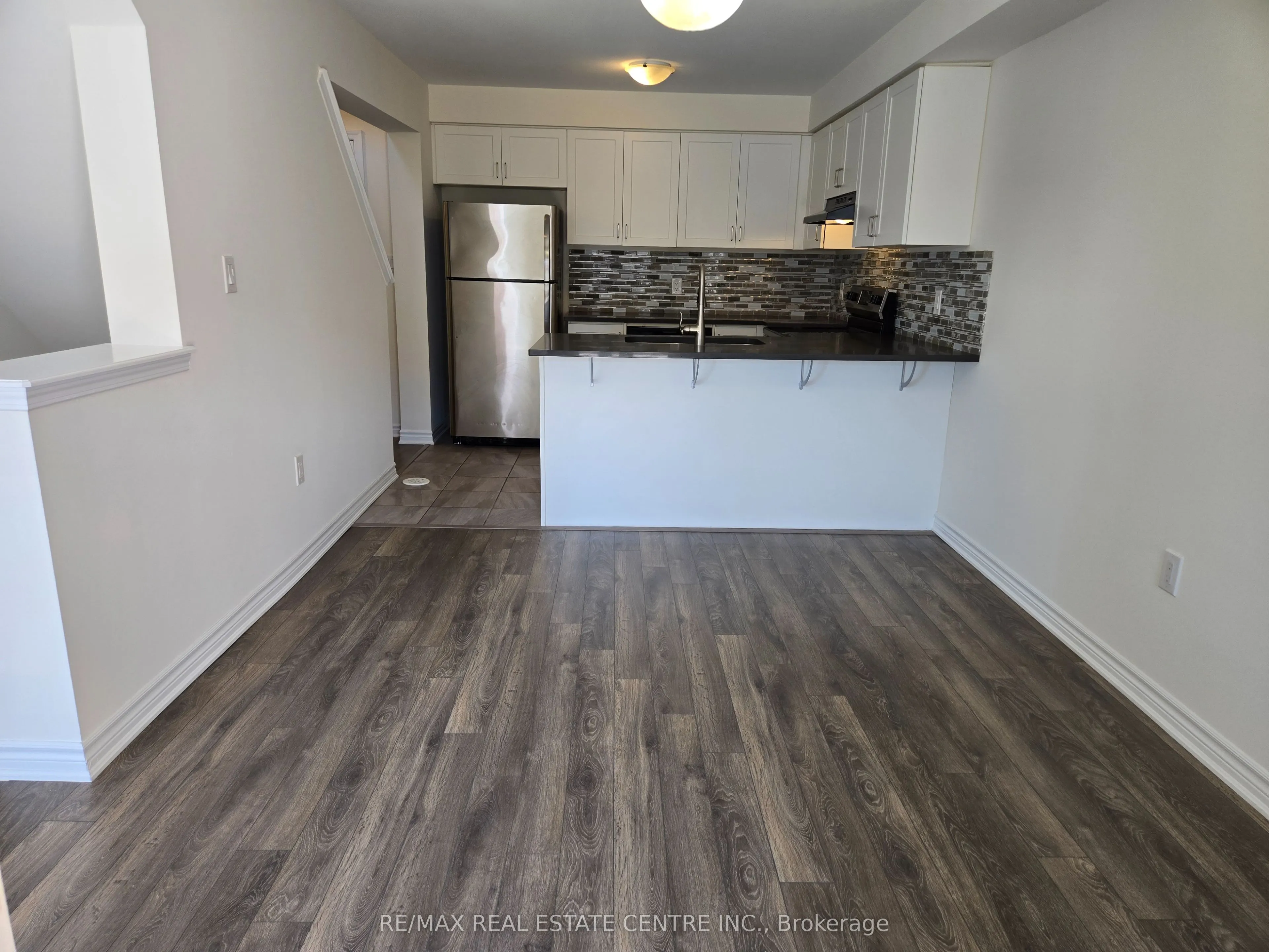1084 Silk Street