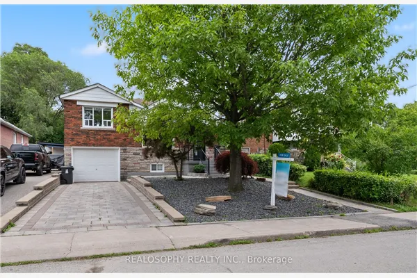 69 Squires Avenue