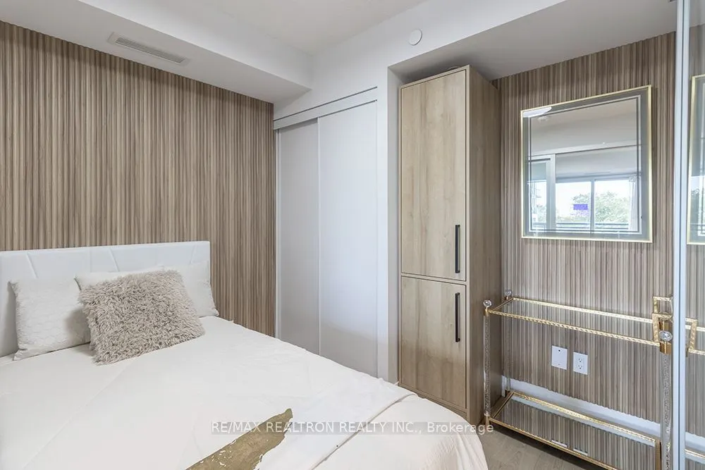 20 Meadowglen Place #322