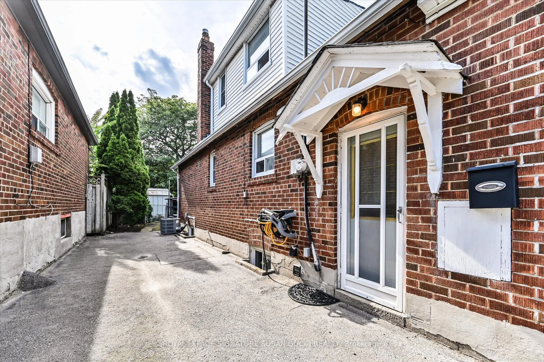 292 Glebemount Avenue