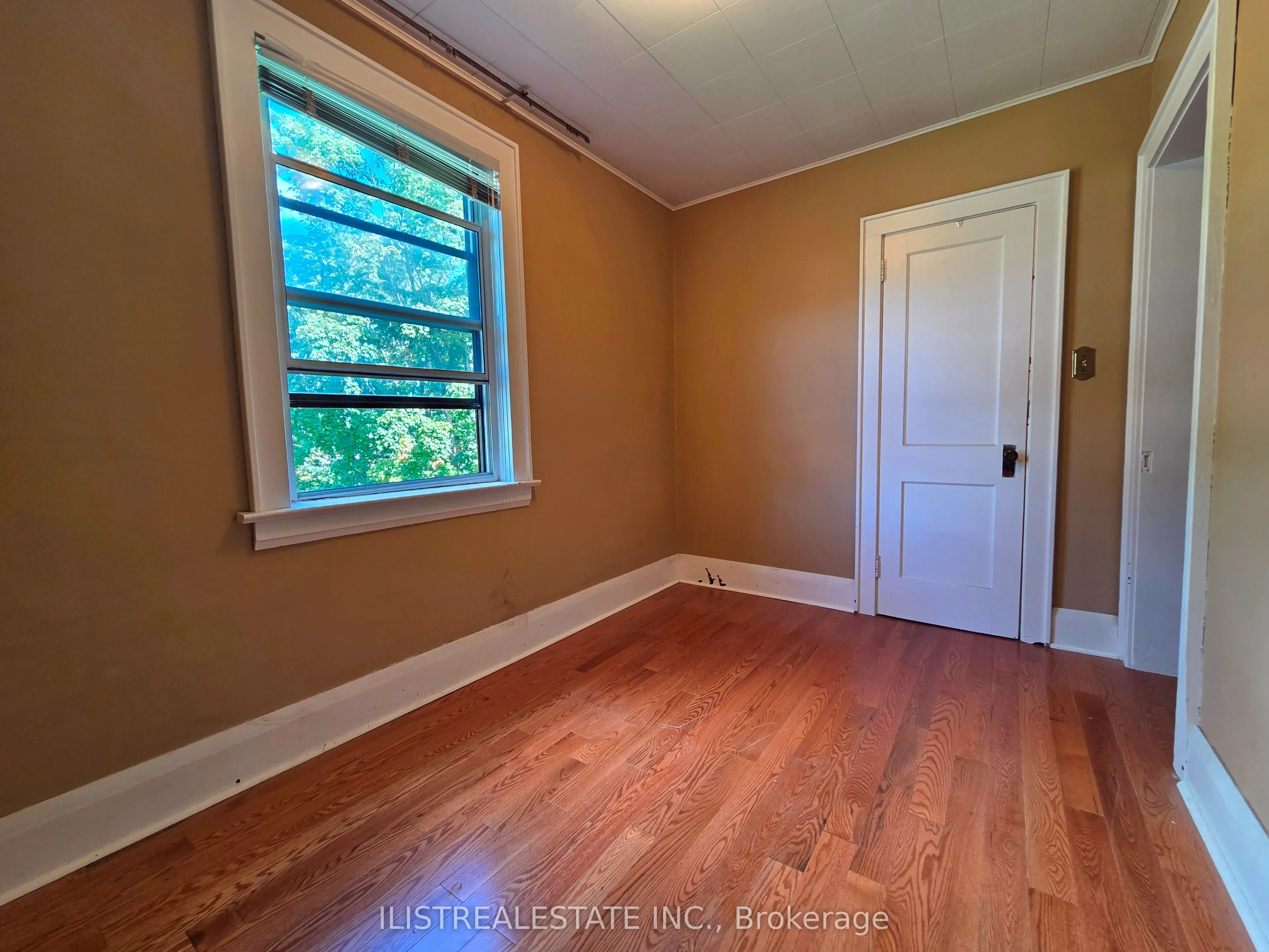 213 Blantyre Avenue