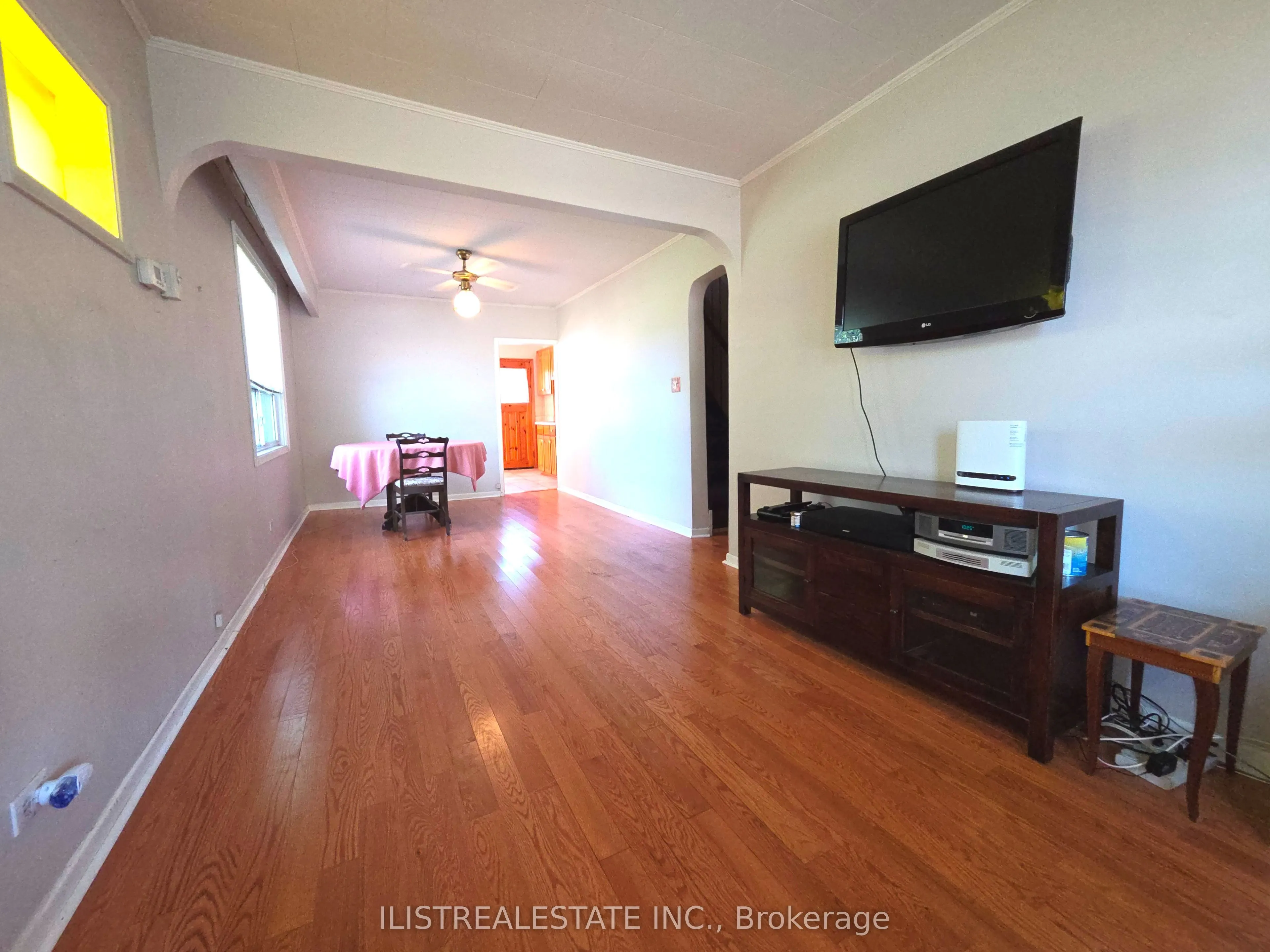 213 Blantyre Avenue