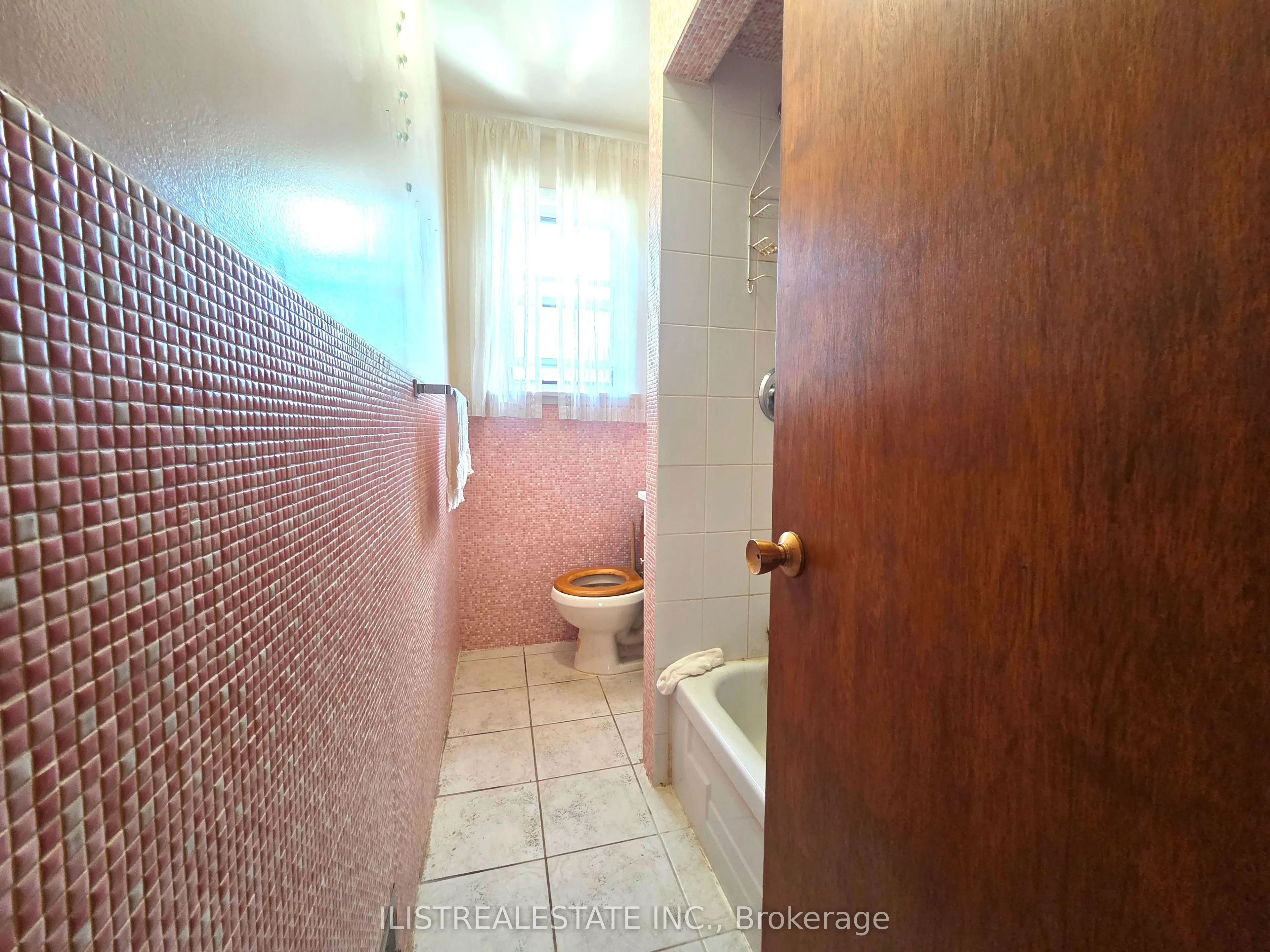 213 Blantyre Avenue