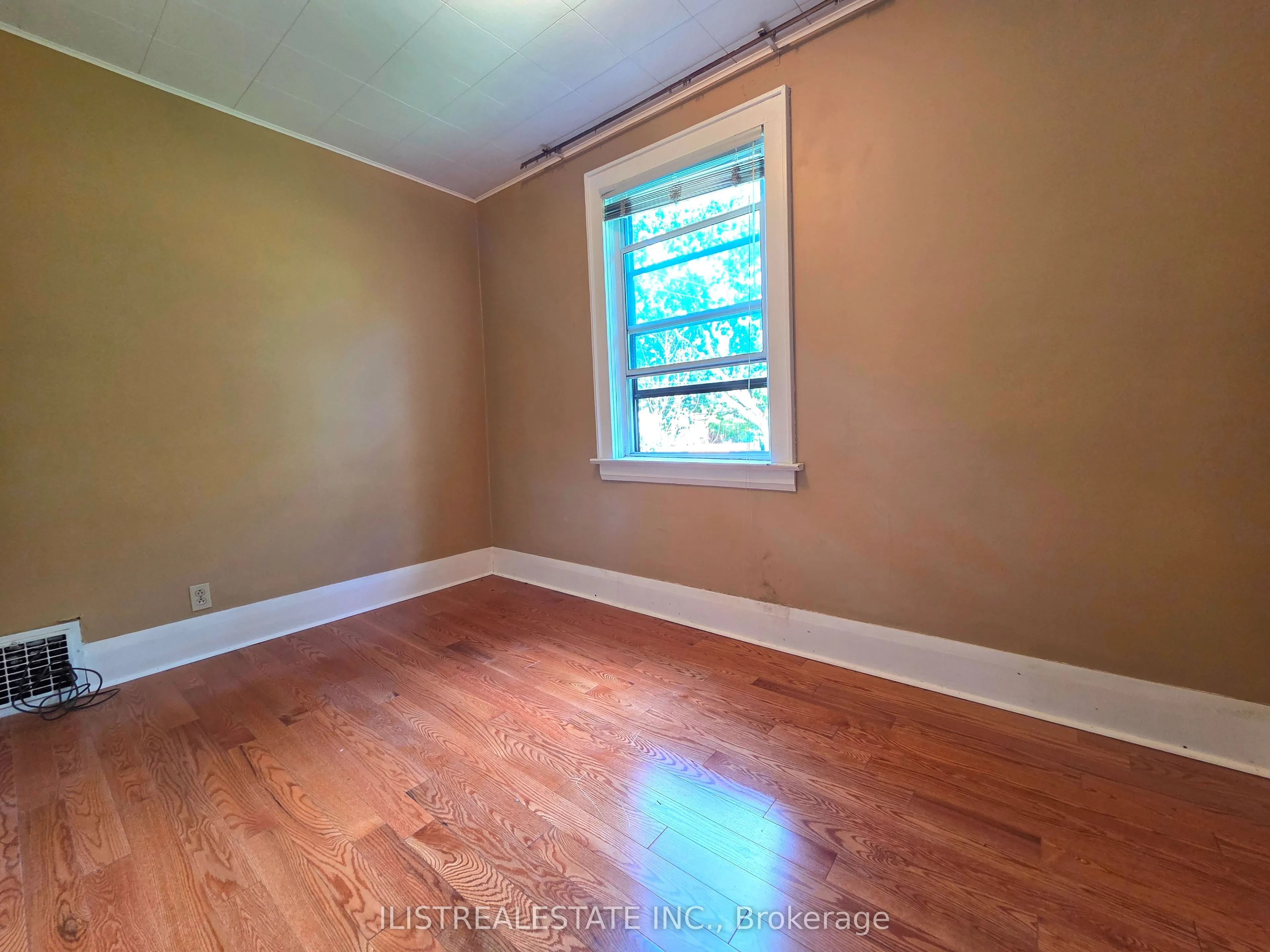 213 Blantyre Avenue