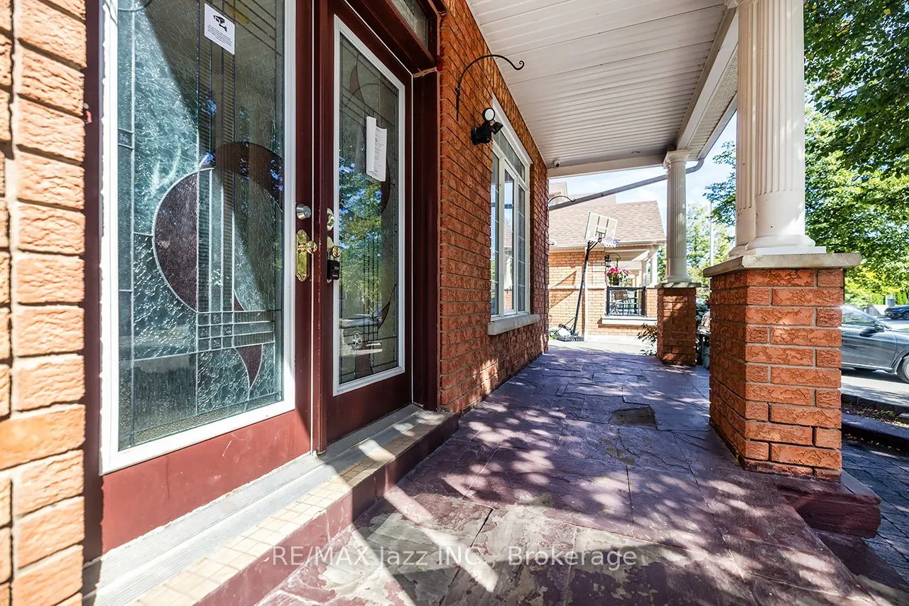 32 Dent Street