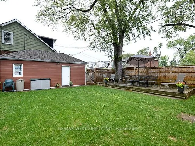 811 Coxwell Avenue