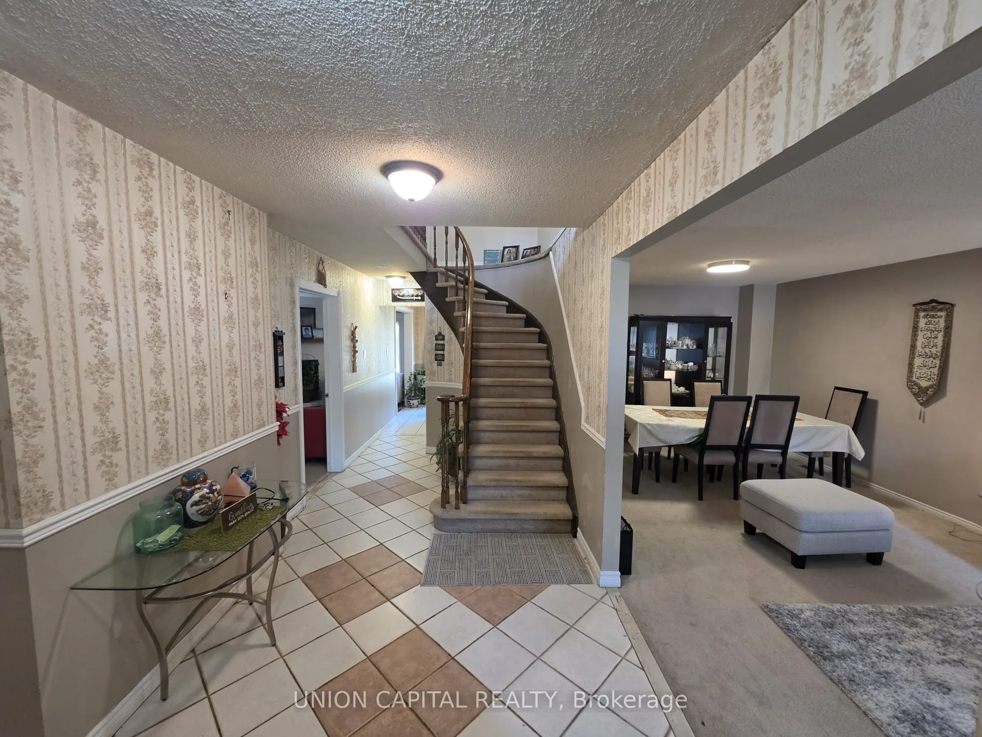 2363 Strathmore Crescent