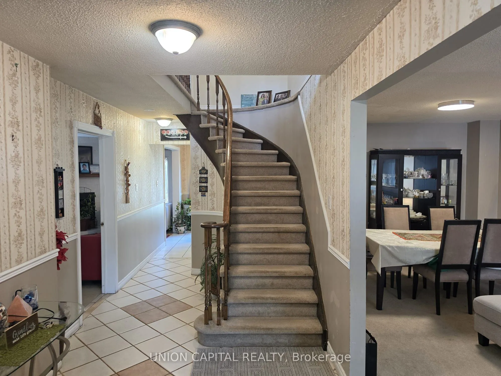 2363 Strathmore Crescent
