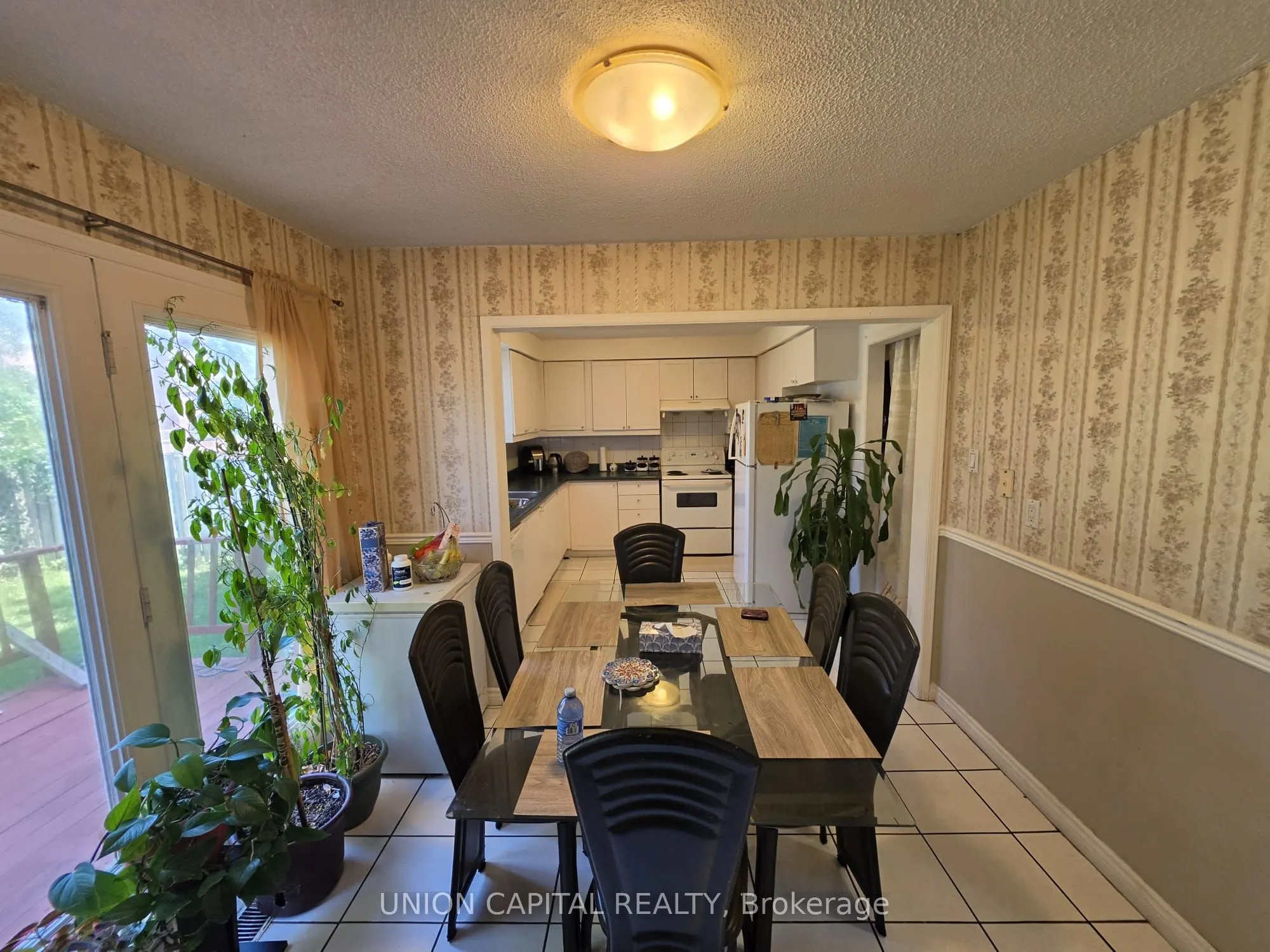 2363 Strathmore Crescent