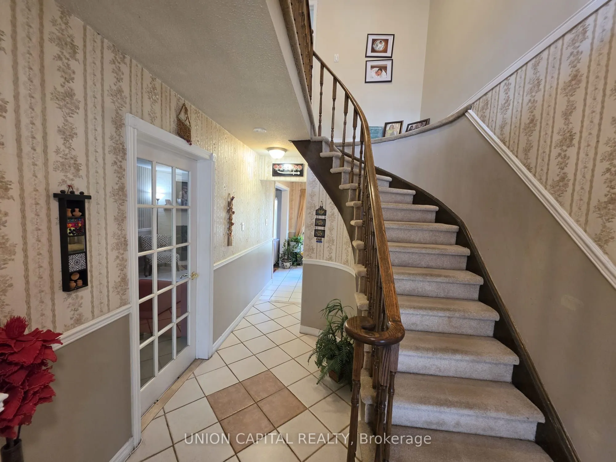 2363 Strathmore Crescent