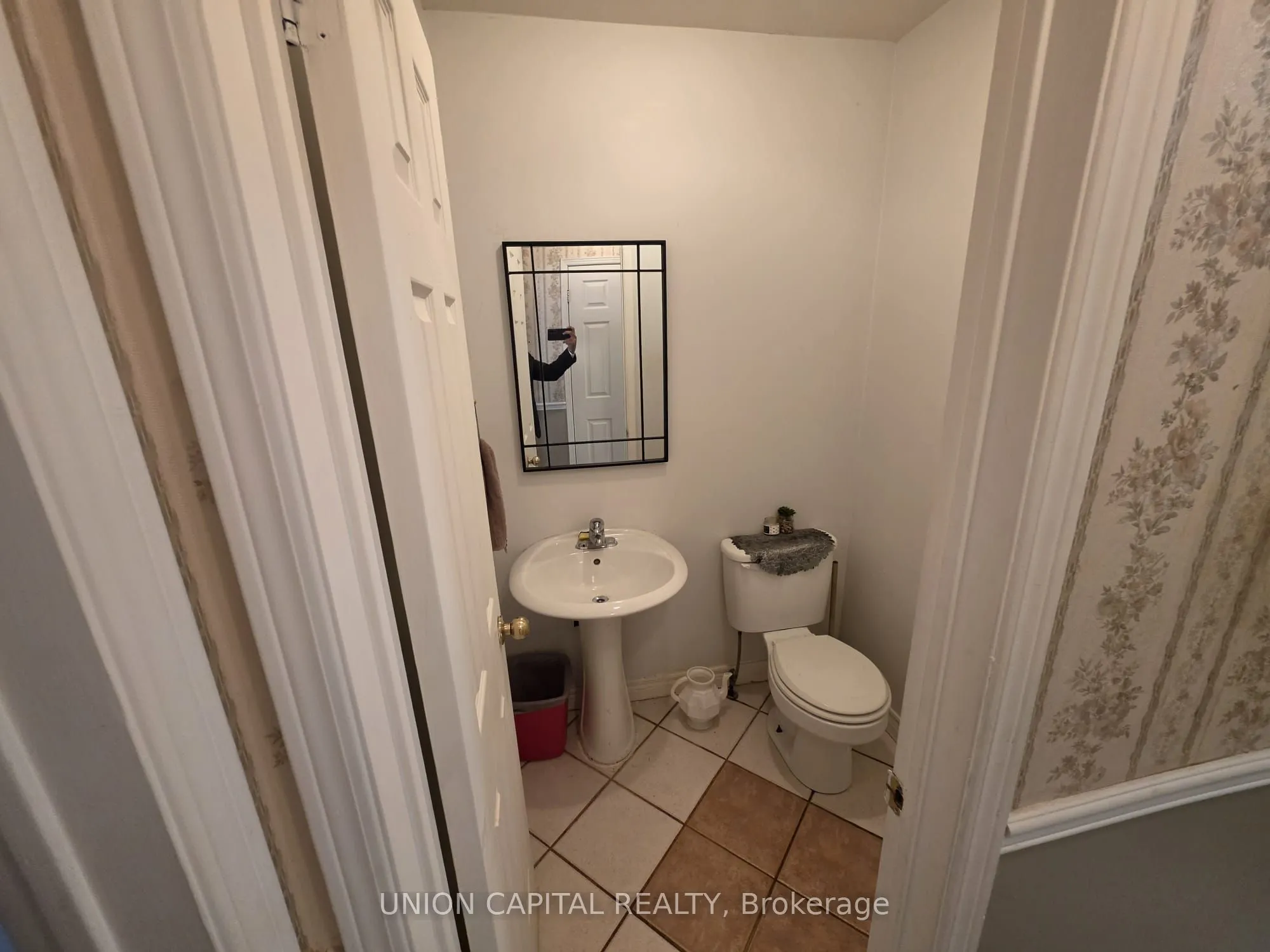 2363 Strathmore Crescent