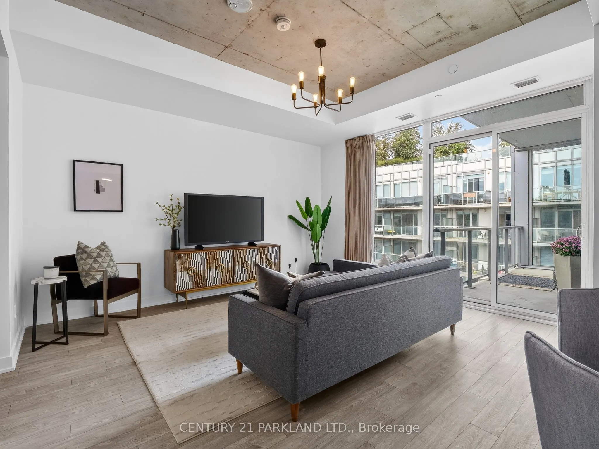 15 Baseball Place N #923