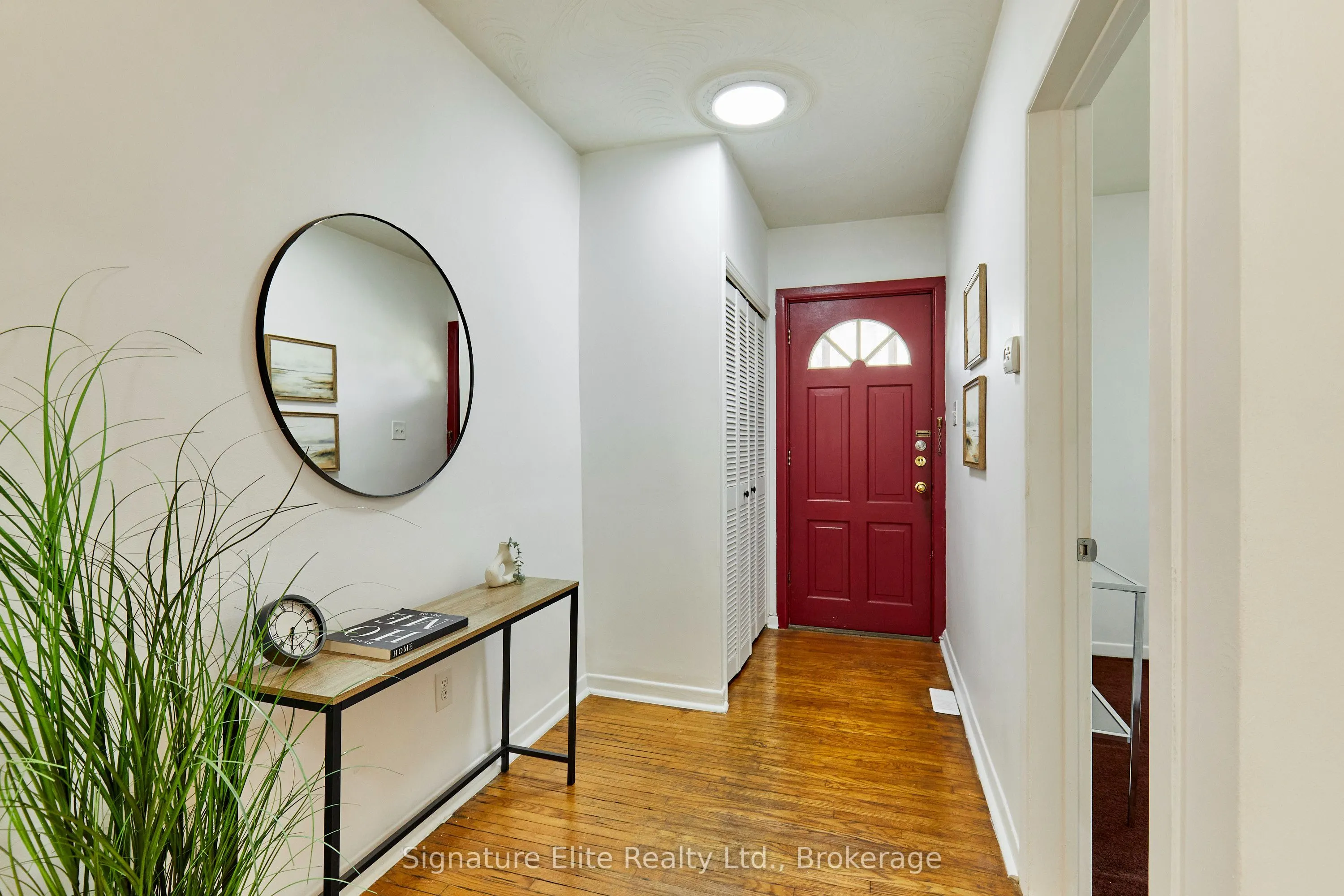 93 Pinegrove Avenue