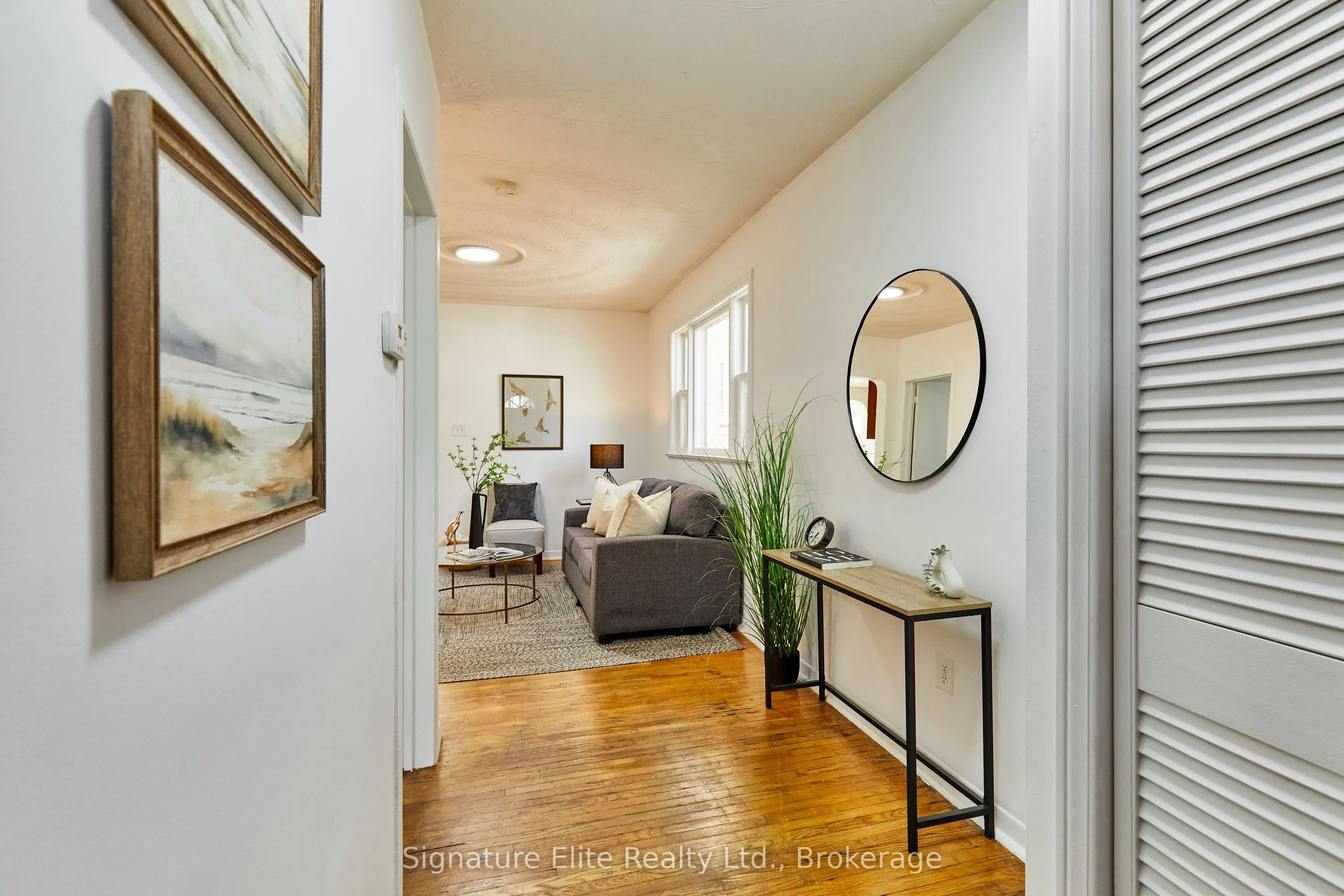 93 Pinegrove Avenue