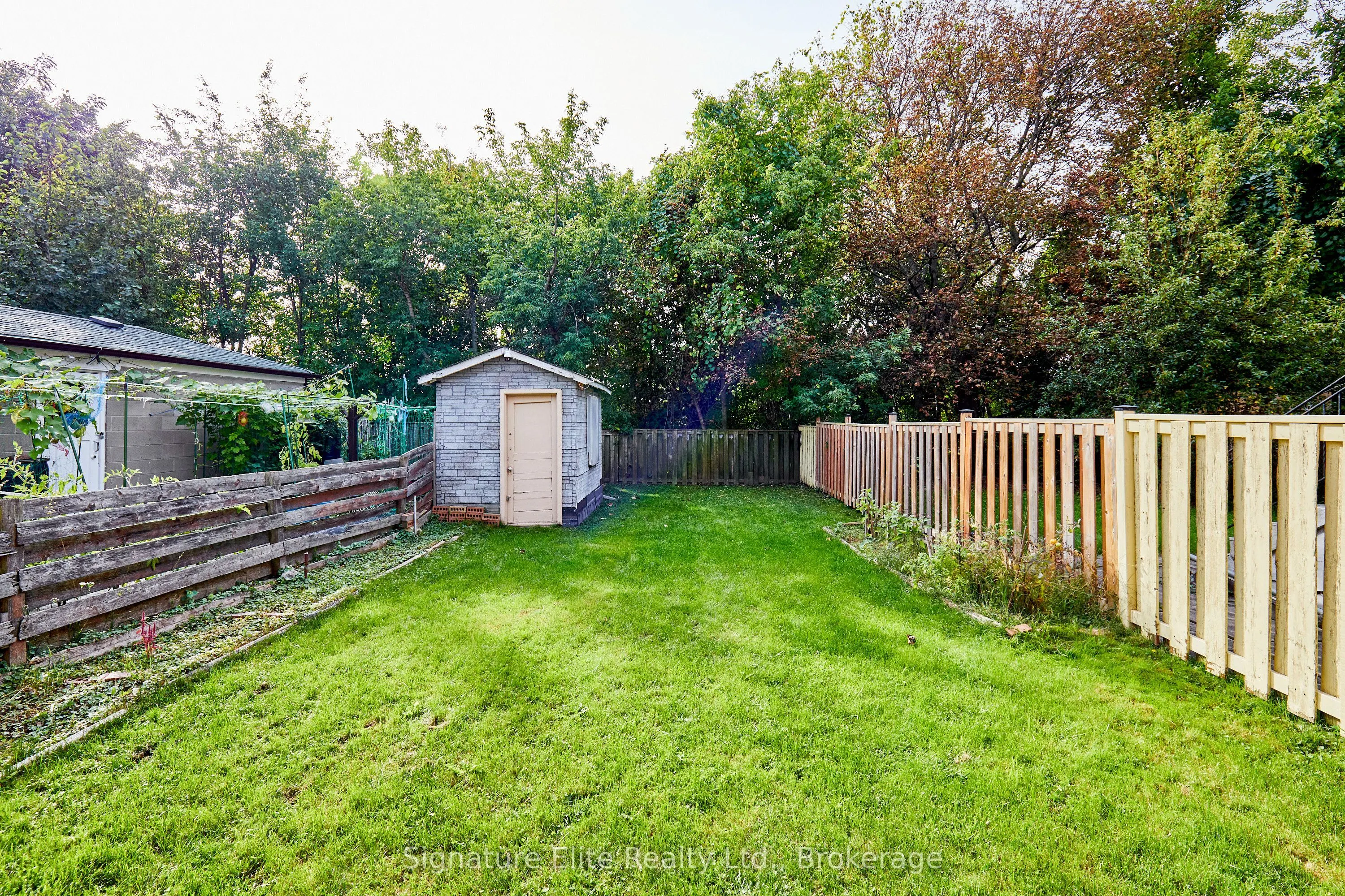 93 Pinegrove Avenue