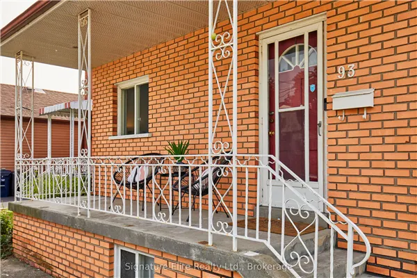 93 Pinegrove Avenue