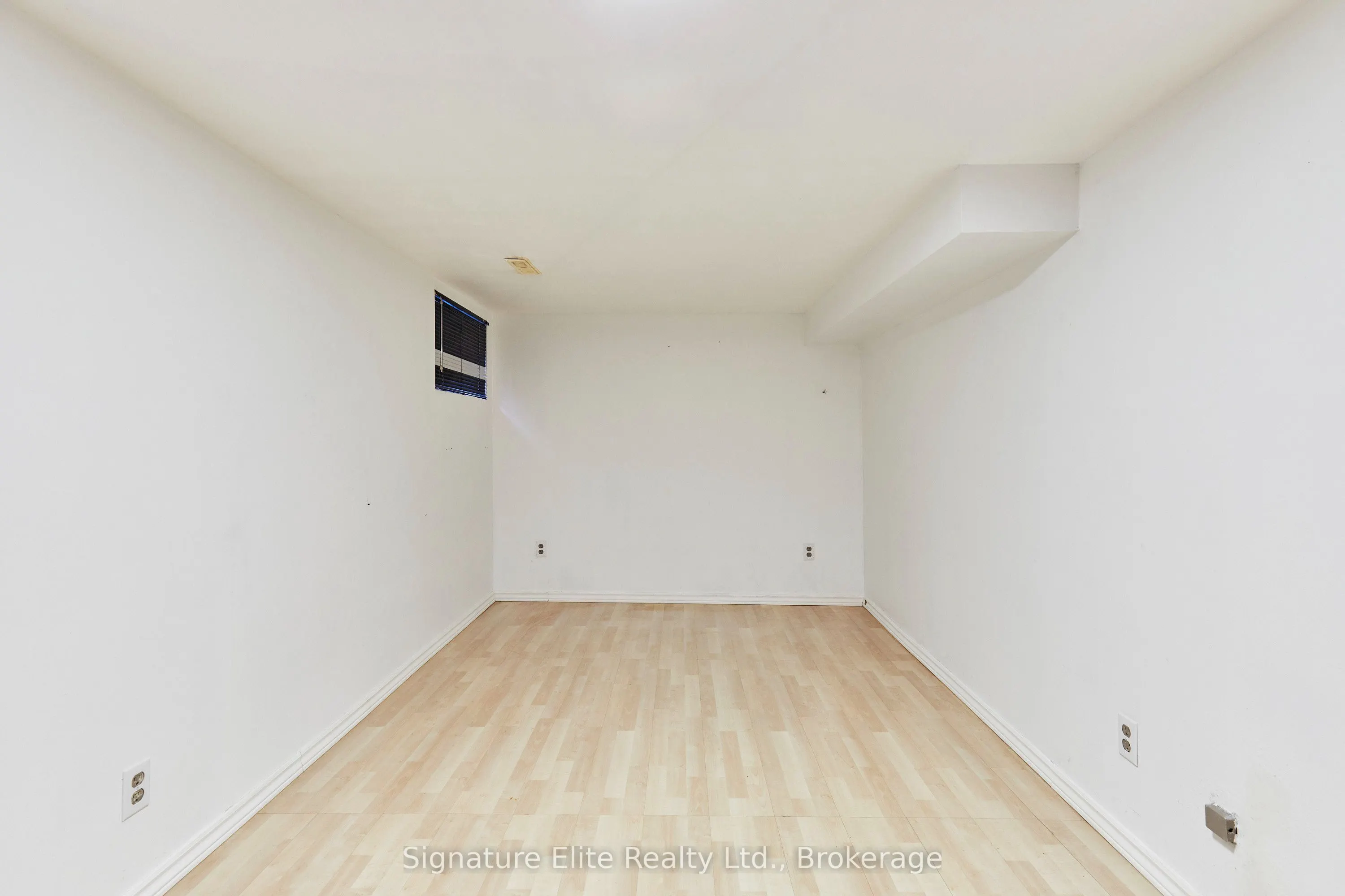 93 Pinegrove Avenue