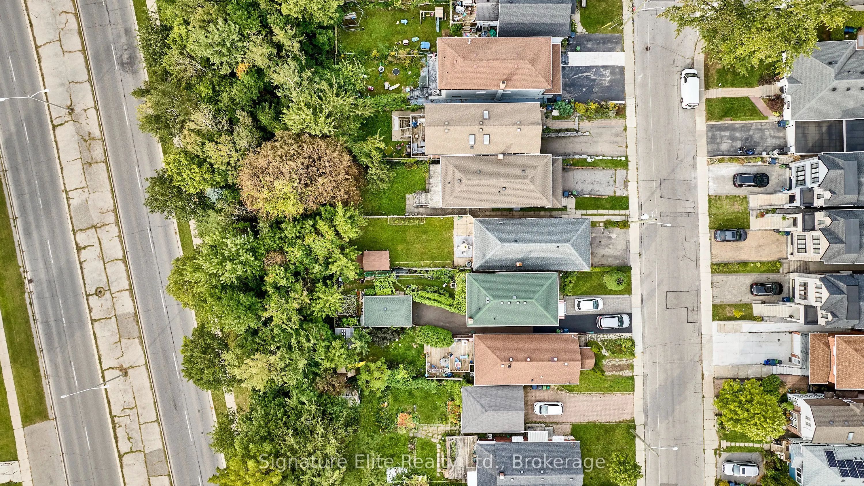 93 Pinegrove Avenue