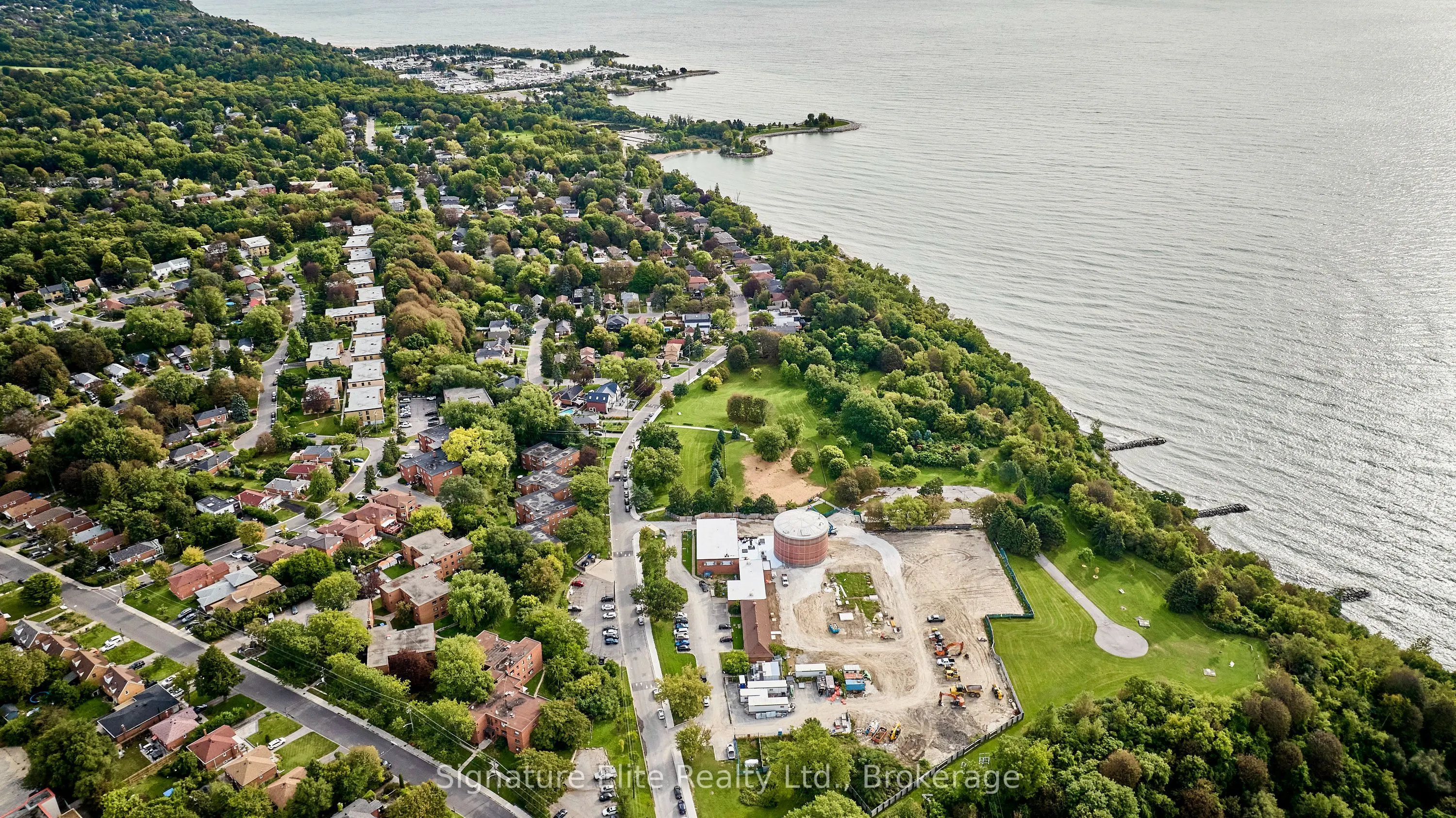 93 Pinegrove Avenue