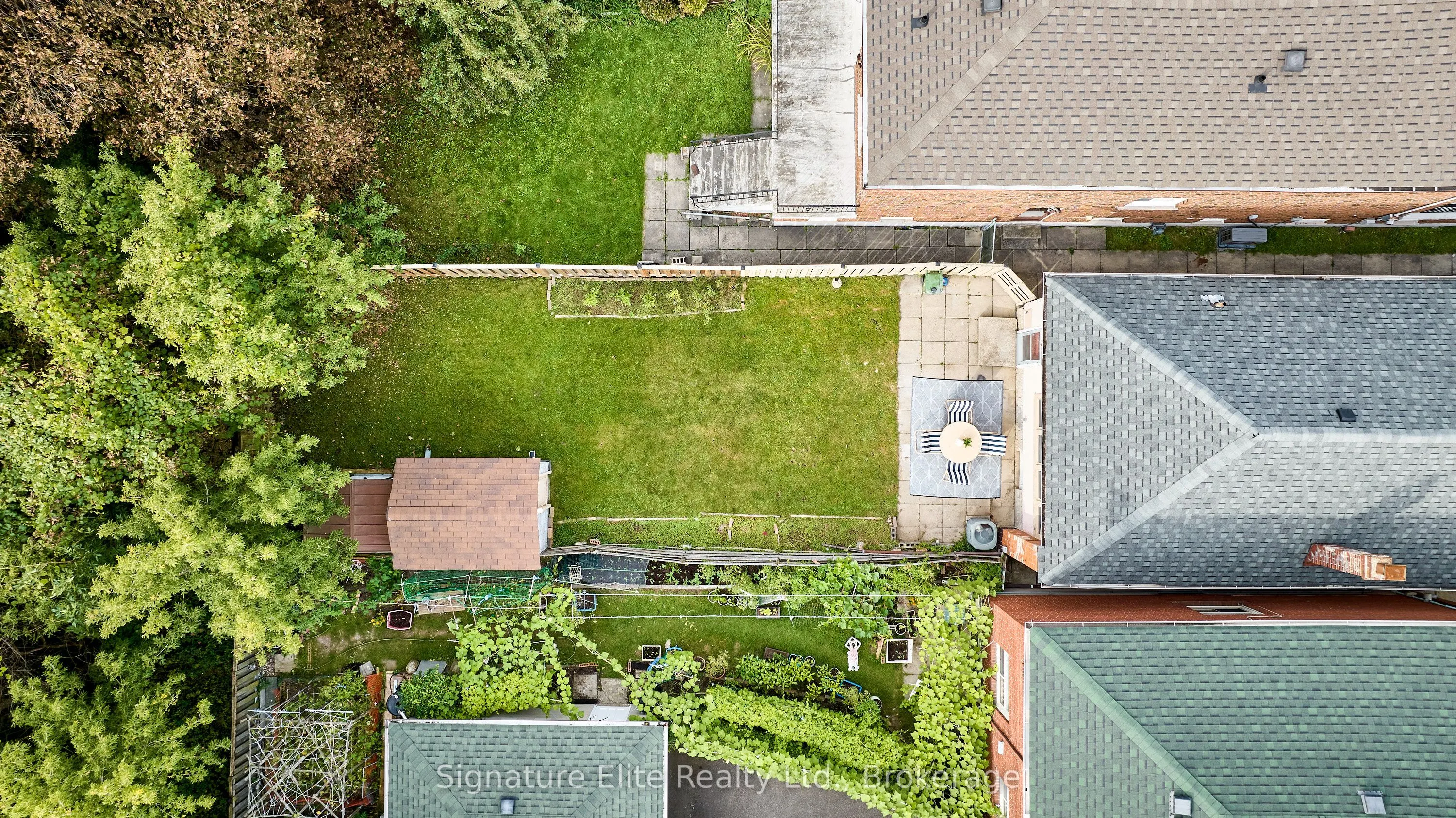 93 Pinegrove Avenue