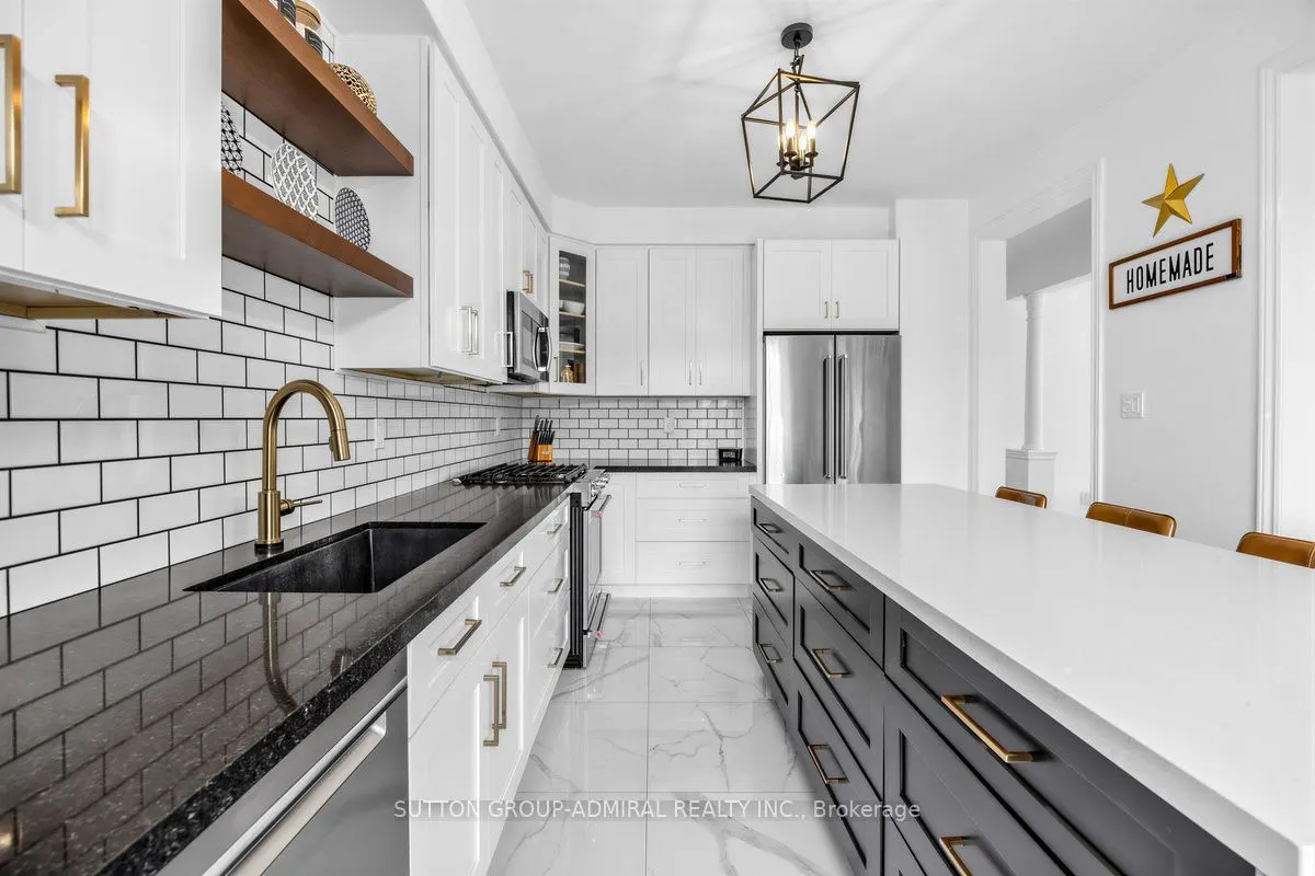 12 Sherrington Drive W