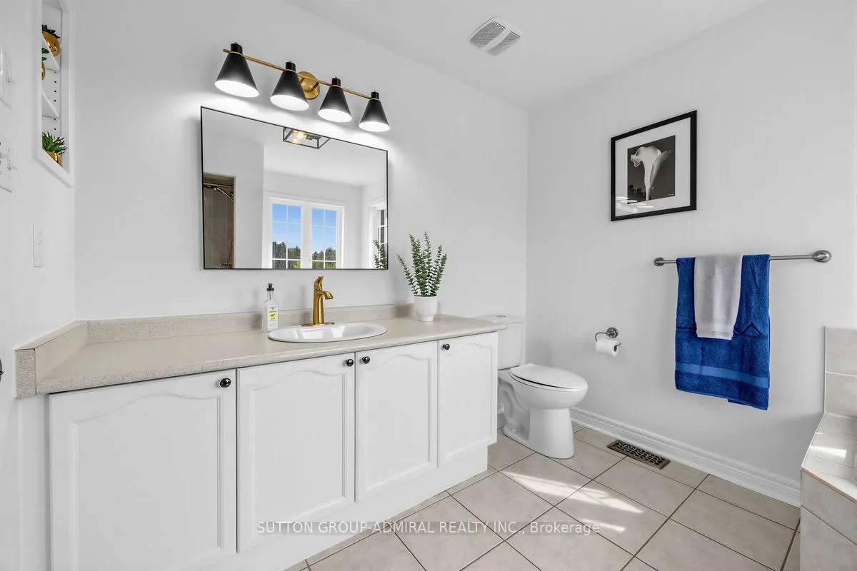 12 Sherrington Drive W