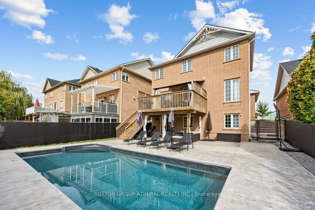 12 Sherrington Drive W