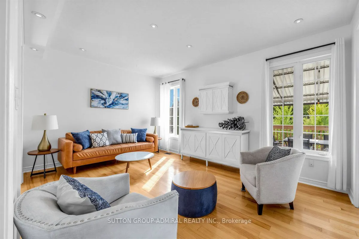 12 Sherrington Drive W