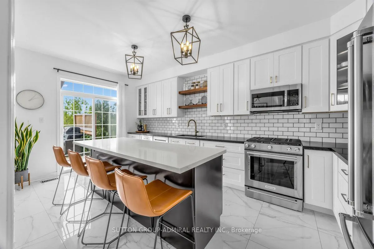 12 Sherrington Drive W