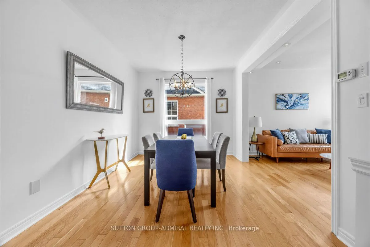 12 Sherrington Drive W