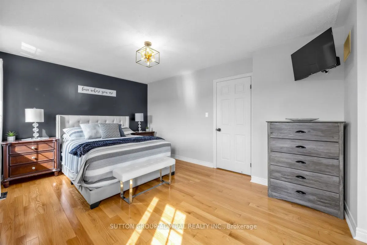 12 Sherrington Drive W