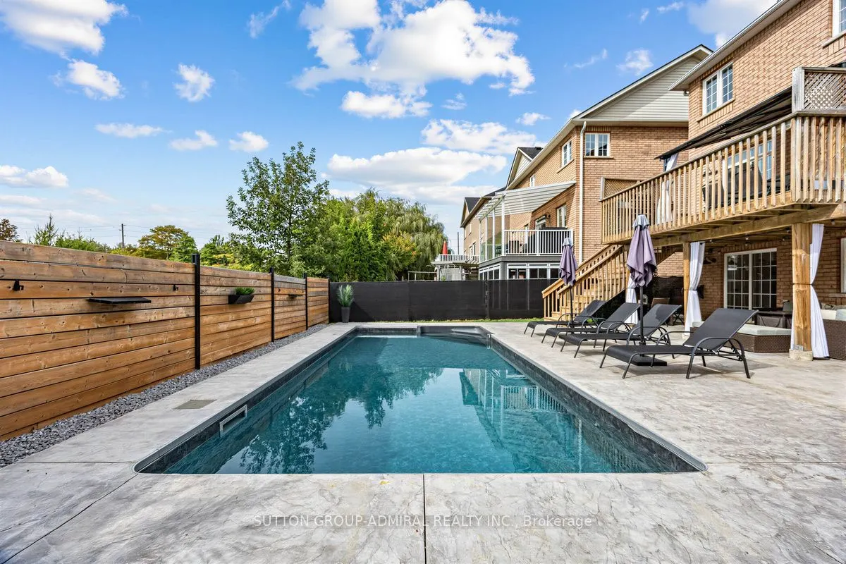 12 Sherrington Drive W
