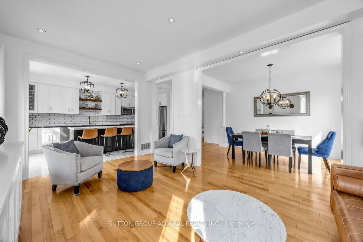 12 Sherrington Drive W