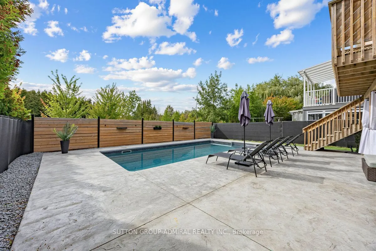 12 Sherrington Drive W