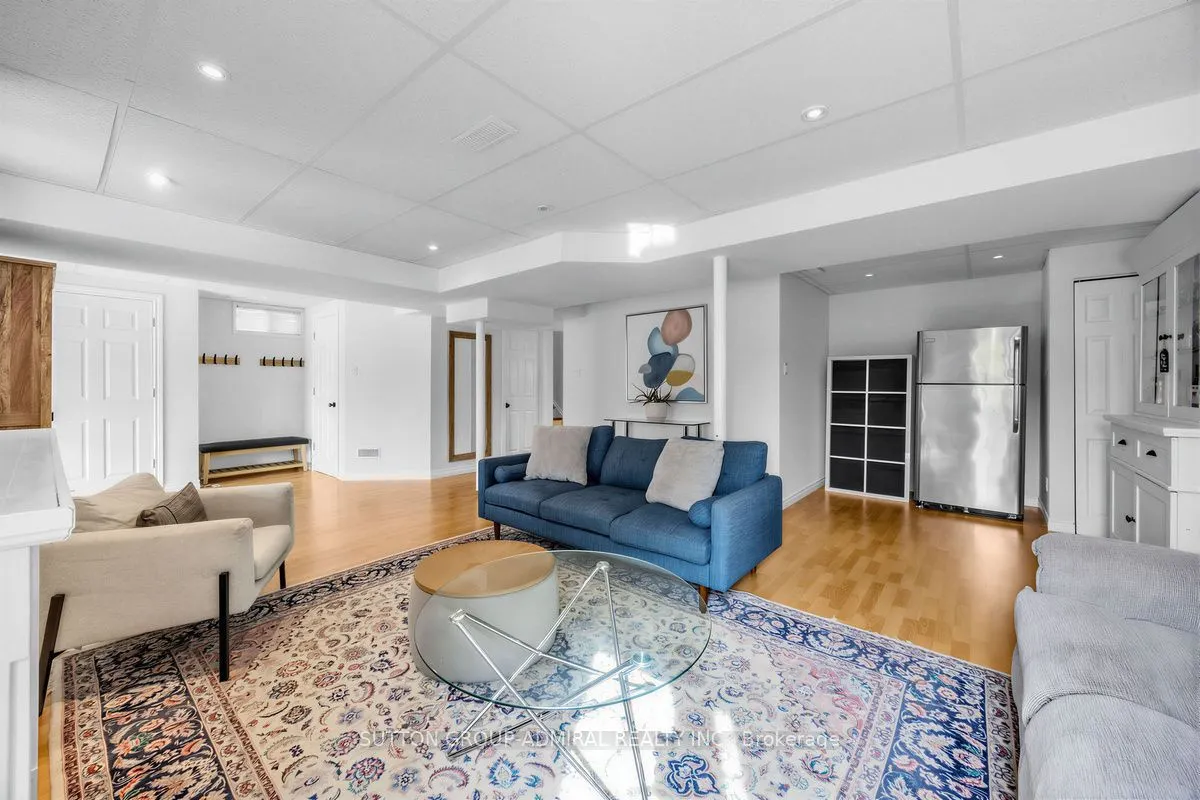 12 Sherrington Drive W