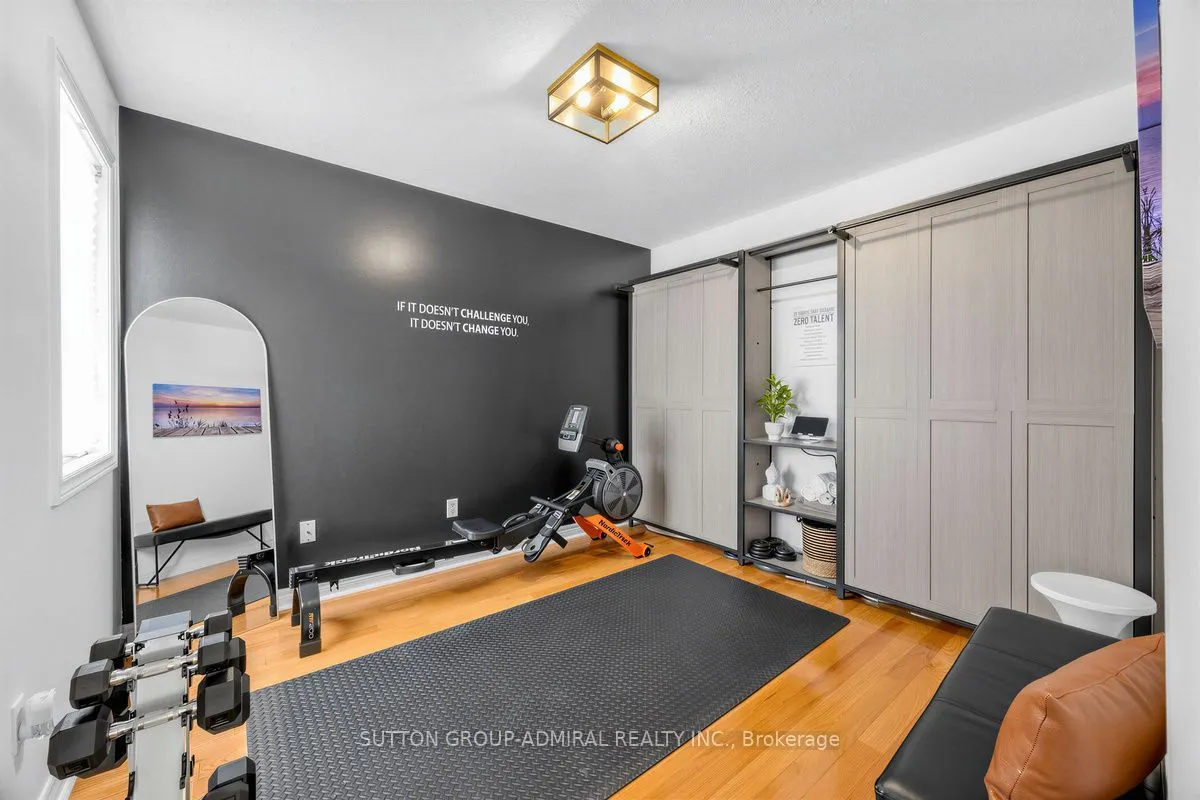 12 Sherrington Drive W