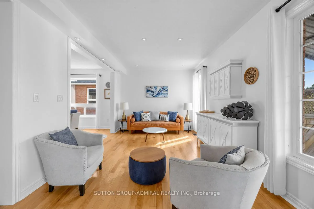 12 Sherrington Drive W